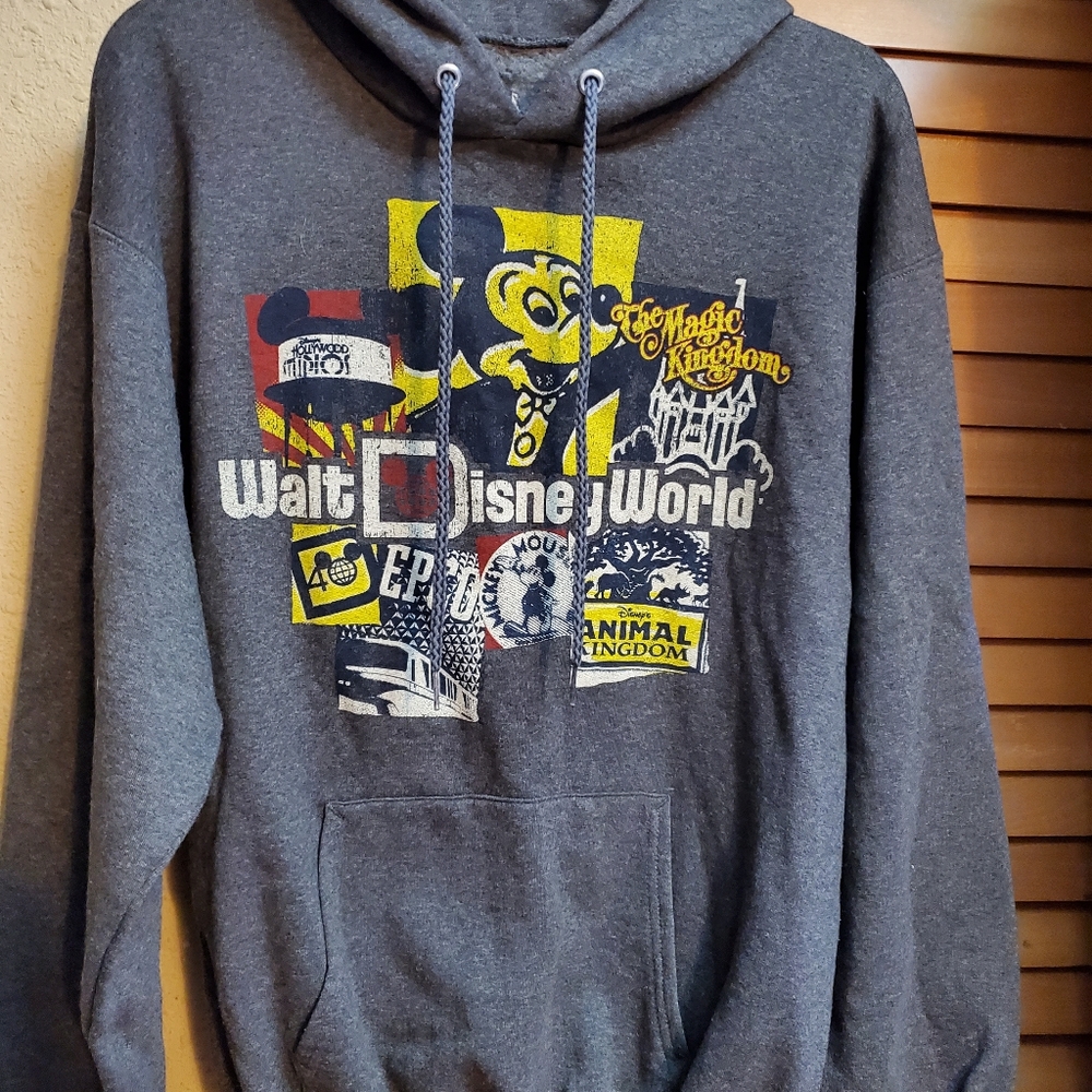 Walt Disney World sweatshirt size M